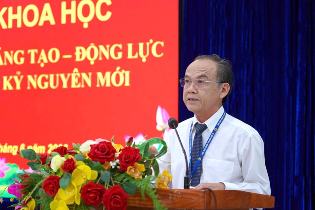 Đại diện l&atilde;nh đạo Học viện Ch&iacute;nh trị khu vực III khẳng định, trong bối cảnh kinh tế tri thức, c&ocirc;ng nghệ số, tr&iacute; tuệ nh&acirc;n tạo (AI) v&agrave; to&agrave;n cầu h&oacute;a ph&aacute;t triển mạnh mẽ, kinh tế s&aacute;ng tạo đang trở th&agrave;nh m&ocirc; h&igrave;nh ph&aacute;t triển mới, trong đ&oacute; tri thức, t&agrave;i năng, c&ocirc;ng nghệ v&agrave; đặc biệt l&agrave; c&aacute;c gi&aacute; trị văn h&oacute;a được chuyển h&oacute;a th&agrave;nh những sản phẩm, dịch vụ c&oacute; gi&aacute; trị kinh tế cao.
