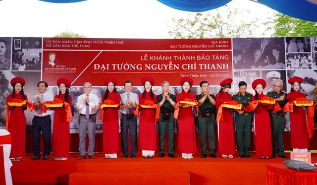 Nghi thức cắt băng Kh&aacute;nh th&agrave;nh