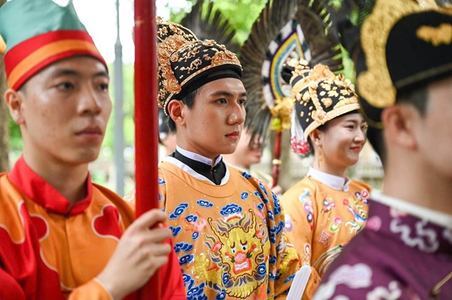 Huế: Hàng nghìn người hội tụ, tôn vinh giá trị di sản qua cổ phục và áo dài - Ảnh 3