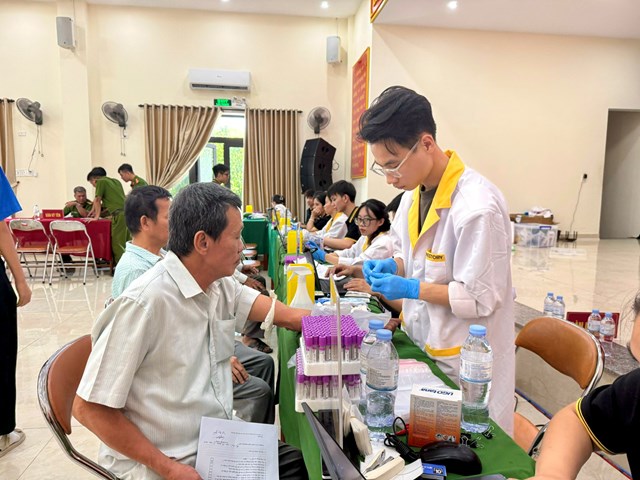 Gần 2.200 thân nhân liệt sĩ tại Huế được thu nhận mẫu ADN - Ảnh 1