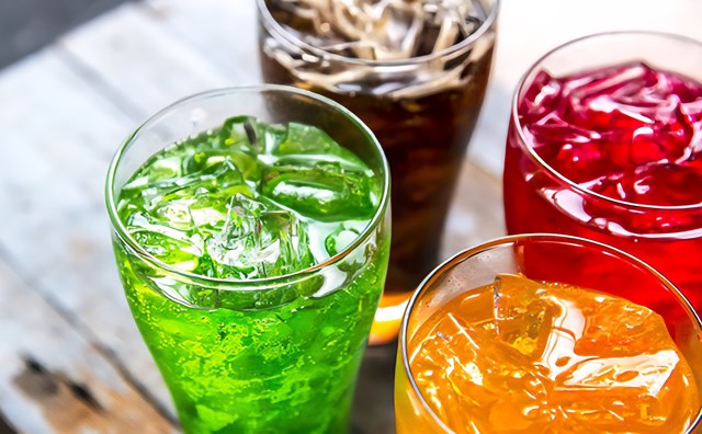Việc &aacute;p dụng thuế TTĐB đối với nước giải kh&aacute;t c&oacute; đường l&agrave; một bước tiến quan trọng trong c&ocirc;ng cuộc bảo vệ sức khỏe cộng đồng v&agrave; định h&igrave;nh th&oacute;i quen ti&ecirc;u d&ugrave;ng bền vững. Ảnh minh họa- IT