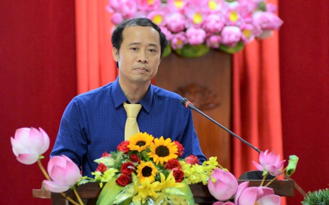 Gi&aacute;m đốc Sở X&acirc;y dựng L&ecirc; Anh Tuấn ph&aacute;t biểu tại phi&ecirc;n chất vấn. Ảnh - CTTĐT th&agrave;nh phố Huế