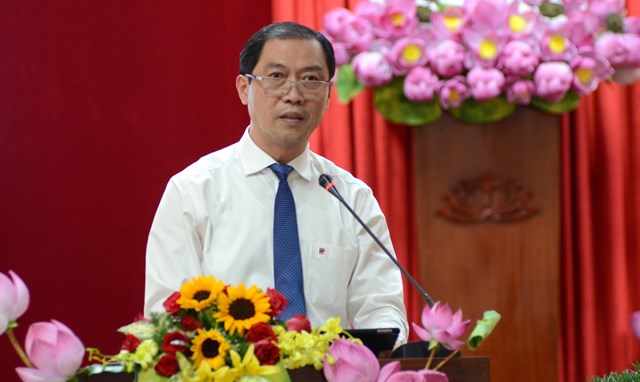 Gi&aacute;m đốc Sở Y tế Trần Kim Hảo ph&aacute;t biểu tại phi&ecirc;n chất vấn. Ảnh - CTTĐT th&agrave;nh phố Huế