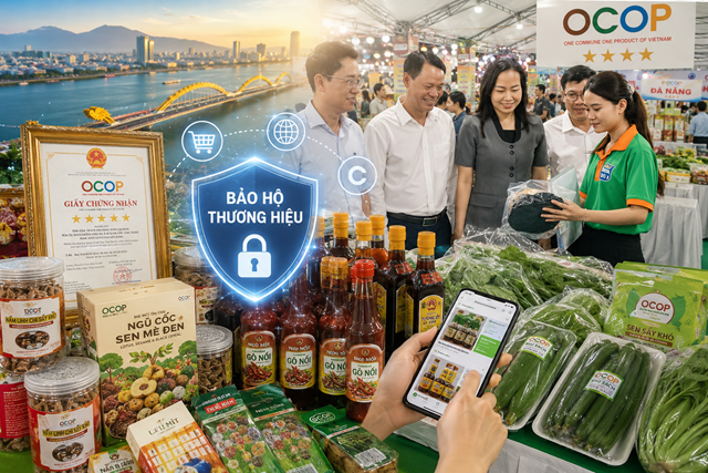 C&aacute;c sản phẩm OCOP Đ&agrave; Nẵng được quảng b&aacute; tại hội chợ, từng bước x&acirc;y dựng thương hiệu, n&acirc;ng cao sức cạnh tranh v&agrave; mở rộng thị trường nhờ bảo hộ t&agrave;i sản tr&iacute; tuệ. (Ảnh: Quốc Dũng)