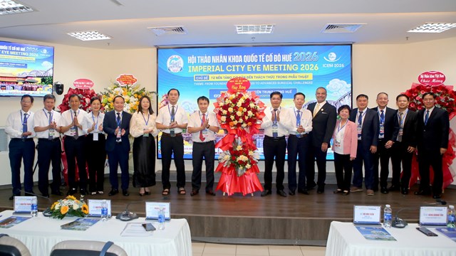 C&aacute;c đại biểu chụp ảnh lưu niệm tại hội thảo. (Ảnh: BVCC)