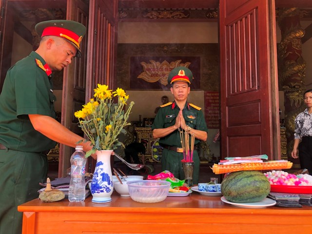 Trung đo&#224;n 6-Trường THPT Hai B&#224; Trưng: Tri &#226;n với thế hệ cha anh đ&#227; hy sinh cho Tổ Quốc - Ảnh 2