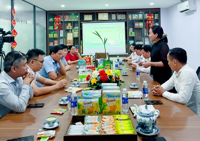Đo&agrave;n c&ocirc;ng t&aacute;c Văn ph&ograve;ng Điều phối Trung ương Chương tr&igrave;nh Mục ti&ecirc;u quốc gia khảo s&aacute;t, l&agrave;m việc với C&ocirc;ng ty TNHH Mỹ Phương Food (TP Đ&agrave; Nẵng) để ghi nhận thực tiễn ph&aacute;t triển sản phẩm OCOP, phục vụ x&acirc;y dựng cơ chế, ch&iacute;nh s&aacute;ch giai đoạn 2026&ndash;2030. (Ảnh: VPĐPTW)