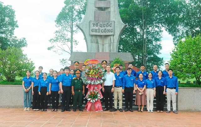 B&#225;c sỹ Trung ương Huế kh&#225;m, cấp thuốc miễn ph&#237; cho người d&#226;n 2 huyện - Ảnh 7