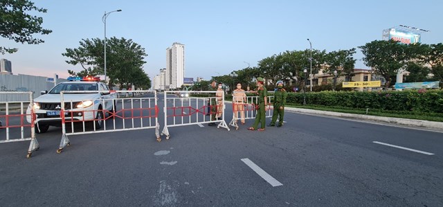 Lực lượng C&ocirc;ng an chuẩn bij thực hiện c&ocirc;ng t&aacute;c dựng chốt kiểm tra sẵn s&agrave;ng thực hiện chỉ thị 05 của th&agrave;nh phố về gi&atilde;n c&aacute;ch x&atilde; hội to&agrave;n th&agrave;nh phố&nbsp;