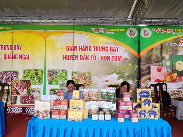 Gian h&agrave;ng trưng b&agrave;y Huyện Đăks T&ocirc; - Kon Tum