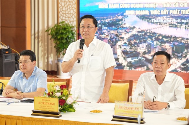 Chủ tịch UBND th&agrave;nh phố Huế L&ecirc; Tr&iacute; Thanh ph&aacute;t biểu kết luận tại buổi gặp mặt doanh nghiệp, khẳng định ch&iacute;nh quyền th&agrave;nh phố tiếp tục đồng h&agrave;nh, lắng nghe v&agrave; kịp thời th&aacute;o gỡ kh&oacute; khăn, vướng mắc cho cộng đồng doanh nghiệp