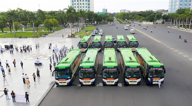 Ngo&agrave;i triển khai kế hoạch đ&oacute;n người từ TP. Hồ Ch&iacute; Minh v&agrave; miền nam về qu&ecirc; Quảng Nam c&ograve;n triển khai kế hoạch đ&oacute;n người d&acirc;n&nbsp;sinh sống, học tập v&agrave; l&agrave;m việc tại TP. Đ&agrave; Nẵng đang gặp kh&oacute; khăn c&oacute; nguyện vọng về qu&ecirc;.