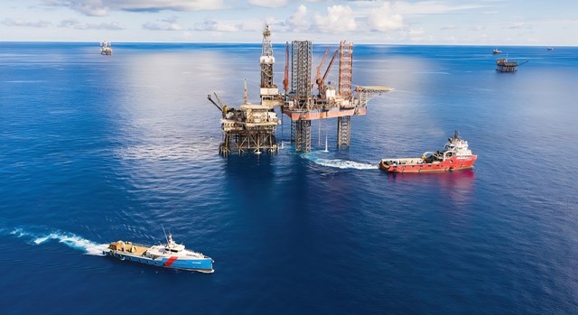 Petrovietnam hiện vận h&agrave;nh 12 gi&agrave;n khoan... (Ảnh nguồn IT)