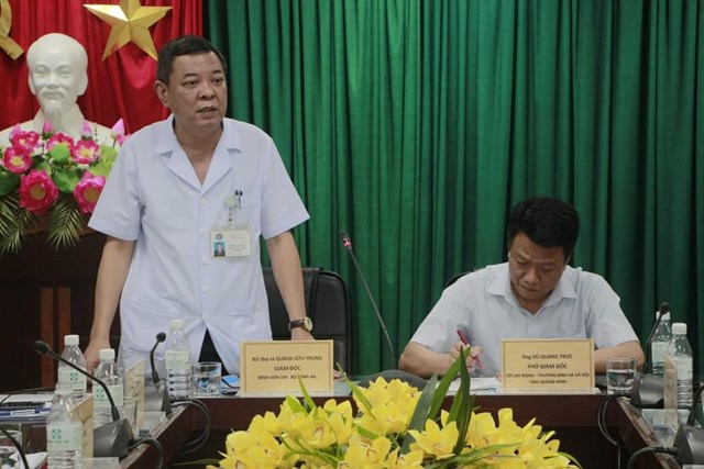 Gi&aacute;m đốc Bệnh viện 199 Qu&aacute;ch Hữu Trung ph&aacute;t biểu tại buổi gặp mặt.