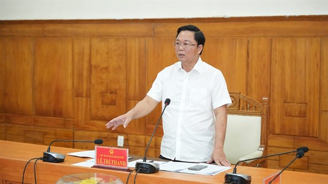 Chủ tịch UBND th&agrave;nh phố Huế L&ecirc; Tr&iacute; Thanh y&ecirc;u cầu tập trung th&aacute;o gỡ c&aacute;c điểm nghẽn, tạo chuyển biến r&otilde; n&eacute;t về tăng trưởng trong những th&aacute;ng cuối năm 2026