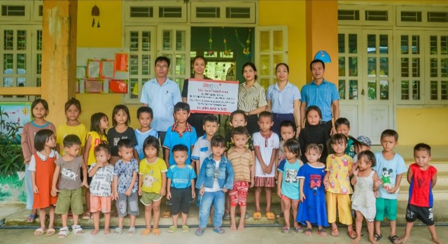 ...cũng trong đợt n&agrave;y Lifestart Foundation đ&atilde; hỗ trợ nhiều suất qu&agrave; c&oacute; gi&aacute; trị chất lượng