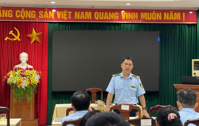 &Ocirc;ng Nguyễn Ch&aacute;nh Vũ, Chi cục trưởng Chi cục Quản l&yacute; thị trường Huế, ph&aacute;t biểu khai mạc Hội nghị trao đổi nghiệp vụ về thực thi quyền t&aacute;c giả, quyền li&ecirc;n quan v&agrave; thương mại điện tử. (Ảnh: Thu Hằng)