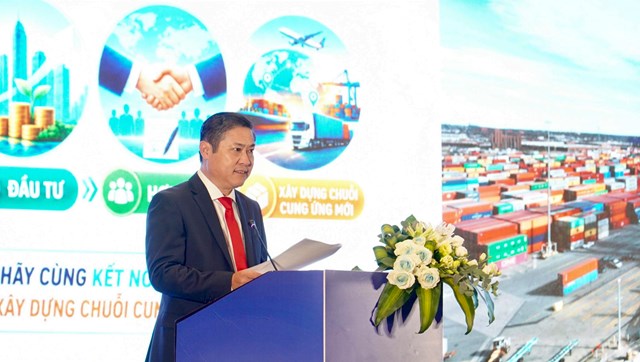 Ph&oacute; Chủ tịch UBND th&agrave;nh phố Đ&agrave; Nẵng Phan Th&aacute;i B&igrave;nh ph&aacute;t biểu khai mạc Diễn đ&agrave;n Logistics Quốc tế Đ&agrave; Nẵng 2026. (Ảnh: Quang H&agrave;)