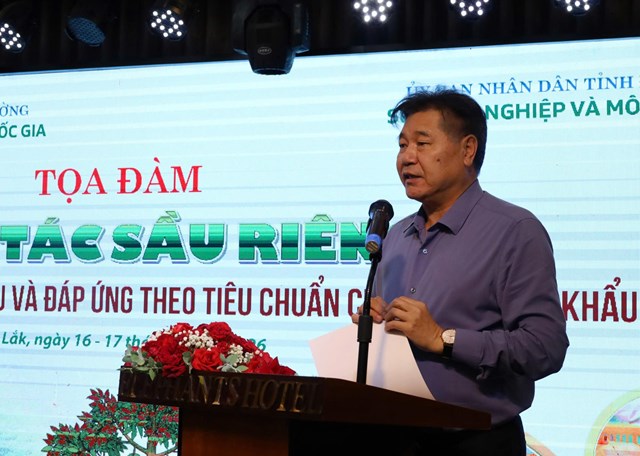 &Ocirc;ng L&ecirc; Quốc Thanh, Gi&aacute;m đốc Trung t&acirc;m Khuyến n&ocirc;ng Quốc gia, ph&aacute;t biểu khai mạc tọa đ&agrave;m &ldquo;Canh t&aacute;c sầu ri&ecirc;ng th&iacute;ch ứng với biến đổi kh&iacute; hậu v&agrave; đ&aacute;p ứng ti&ecirc;u chuẩn của thị trường nhập khẩu&rdquo;
