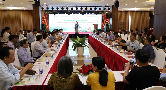 Đại biểu tham dự tọa đ&agrave;m &ldquo;Canh t&aacute;c sầu ri&ecirc;ng th&iacute;ch ứng với biến đổi kh&iacute; hậu v&agrave; đ&aacute;p ứng ti&ecirc;u chuẩn của thị trường nhập khẩu&rdquo; tại Đắk Lắk &nbsp;