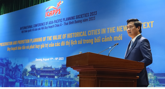 Thứ trưởng Bộ X&acirc;y dựng Nguyễn Tường Văn ph&aacute;t biểu tại hội thảo