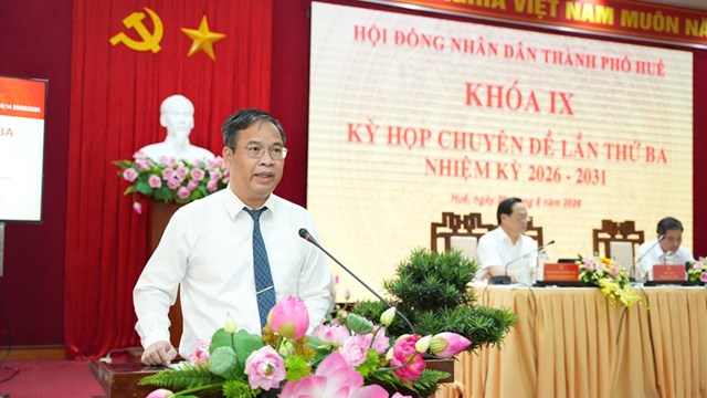 Chủ tịch HĐND TP Huế Phạm Đức Tiến ph&aacute;t biểu tại Kỳ họp chuy&ecirc;n đề lần thứ ba