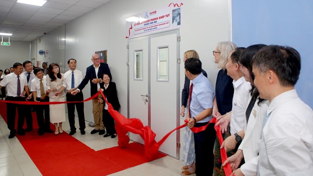 Bệnh viện Trung ương Huế kh&aacute;nh th&agrave;nh Ph&ograve;ng Gh&eacute;p Tủy