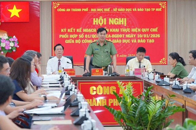 Đại t&aacute; B&ugrave;i Ngọc Chung, Ph&oacute; Gi&aacute;m đốc C&ocirc;ng an th&agrave;nh phố Huế, ph&aacute;t biểu tại hội nghị k&yacute; kết kế hoạch phối hợp giữa C&ocirc;ng an th&agrave;nh phố, Sở Gi&aacute;o dục v&agrave; Đ&agrave;o tạo v&agrave; Đại học Huế