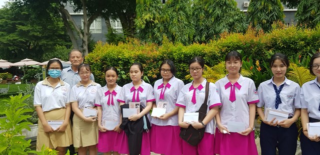 109 nữ sinh nhận học bổng Qu&#225;ch Thị Trang năm 2022 - Ảnh 2