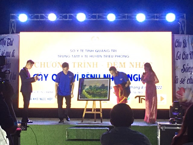 Đấu gi&aacute; th&agrave;nh c&ocirc;ng 3 bức tranh, tạo quỹ nguồn gi&uacute;p bệnh nh&acirc;n ngh&egrave;o&nbsp;