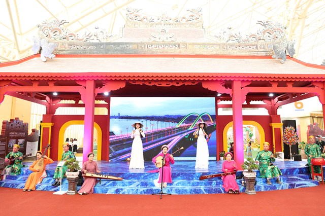 Huế tỏa s&#225;ng tại Thủ đ&#244;: Triển l&#227;m “Di sản, bản sắc v&#224; tầm nh&#236;n ph&#225;t triển xanh” - Ảnh 2