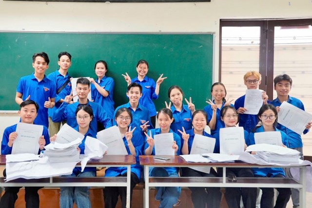 Hơn 700 tân sinh viên cao đẳng nhập học tại Trường Đại học Y - Dược Huế - Ảnh 1
