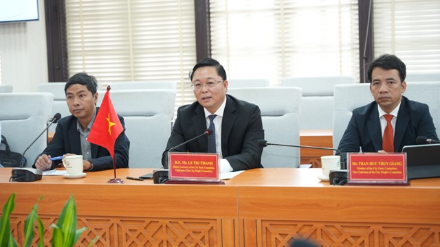 L&atilde;nh đạo th&agrave;nh phố Huế trao đổi về định hướng hợp t&aacute;c