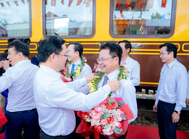 Ra mắt đoàn tàu di sản kết nối Huế - Phong Nha - Ảnh 1