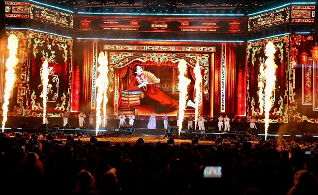 C&aacute;c nghệ sĩ Việt Nam biểu diễn trong đ&ecirc;m khai mạc Huế Wonderverse Music Fest 2026