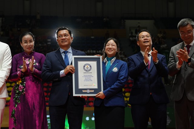 Tổ chức Kỷ lục Guinness thế giới đ&atilde; trao chứng nhận hai kỷ lục được x&aacute;c lập tại Đ&agrave; Nẵng,