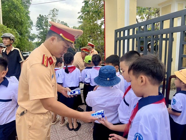 Ng&#224;y hội khai giảng “Đổi mới s&#225;ng tạo, n&#226;ng cao chất lượng, đo&#224;n kết kỷ cương” - Ảnh 3