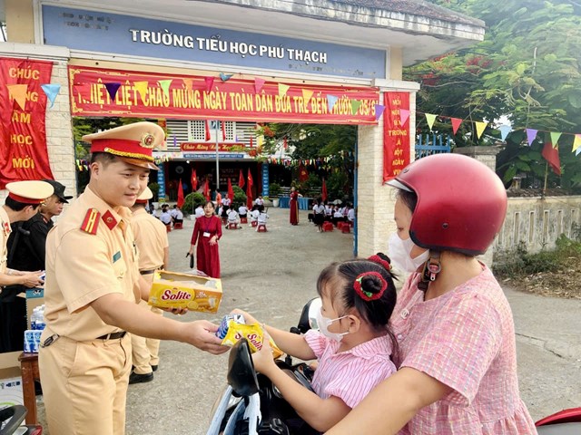 Ng&#224;y hội khai giảng “Đổi mới s&#225;ng tạo, n&#226;ng cao chất lượng, đo&#224;n kết kỷ cương” - Ảnh 2