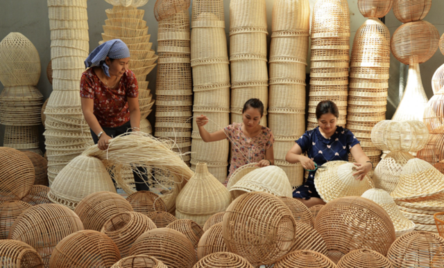 L&agrave;ng nghề đan l&aacute;t Th&aacute;i Mỹ, (Tp.HCM) -&nbsp;Ảnh: IT