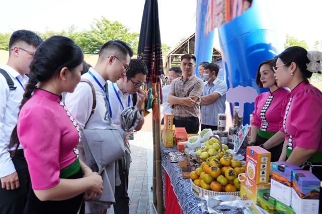 Sản phẩm đặc trưng của c&aacute;c địa phương, doanh nghiệp được giới thiệu tại kh&ocirc;ng gian trưng b&agrave;y