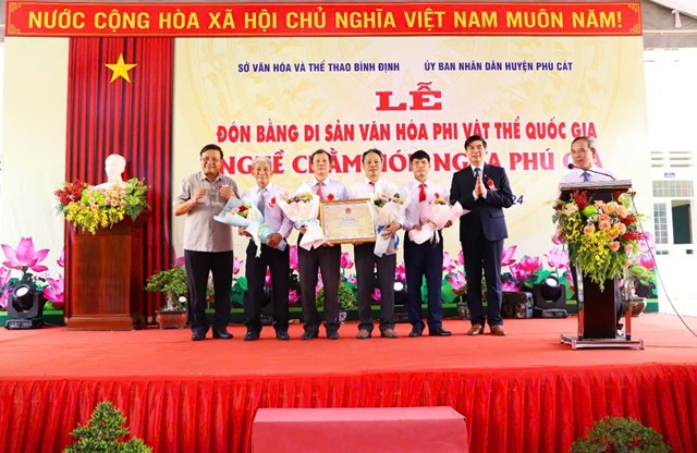 B&igrave;nh Định đ&oacute;n bằng di sản văn h&oacute;a phi vật thể Nghề chằm n&oacute;n ngựa Ph&uacute; Gia (Ảnh: Văn Minh)