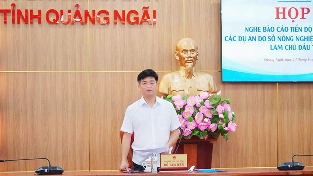 Ph&oacute; Chủ tịch UBND tỉnh Đỗ T&acirc;m Hiển chủ tr&igrave; cuộc họp về tiến độ thực hiện, giải ng&acirc;n c&aacute;c dự &aacute;n do Sở N&ocirc;ng nghiệp v&agrave; M&ocirc;i trường l&agrave;m chủ đầu tư. Ảnh: L. Uy&ecirc;n