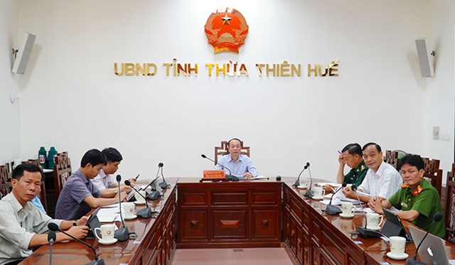 Tại điểm cầu tỉnh Thừa Thi&ecirc;n Huế, Ph&oacute; Chủ tịch UBND tỉnh Phan Qu&yacute; Phương v&agrave; l&atilde;nh đạo c&aacute;c Sở, ban ng&agrave;nh địa phương tham dự hội nghị