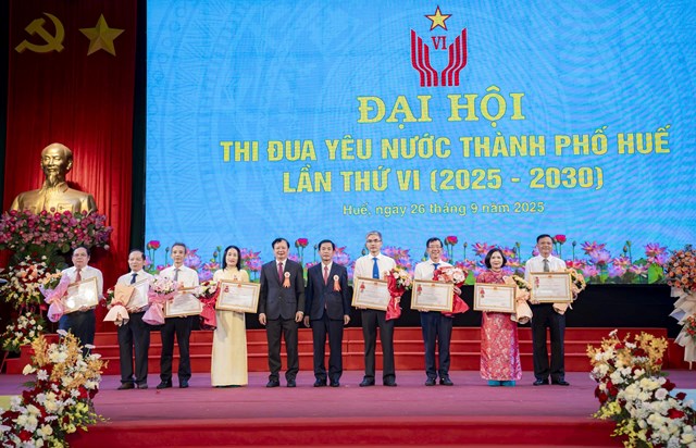 Huế tôn vinh gần 240 điển hình tiên tiến, khởi động phong trào thi đua yêu nước giai đoạn 2025-2030 - Ảnh 1