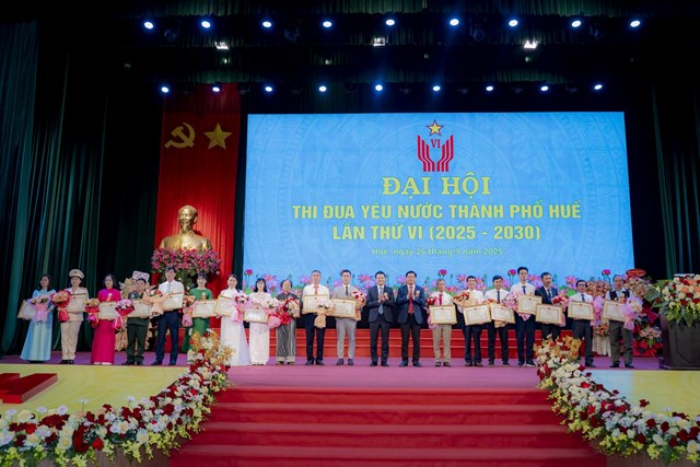 Huế tôn vinh gần 240 điển hình tiên tiến, khởi động phong trào thi đua yêu nước giai đoạn 2025-2030 - Ảnh 3
