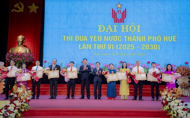 Huế tôn vinh gần 240 điển hình tiên tiến, khởi động phong trào thi đua yêu nước giai đoạn 2025-2030 - Ảnh 2