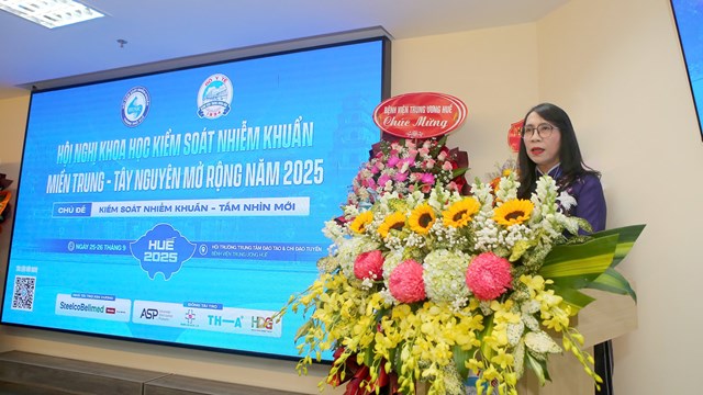 Ph&oacute; Gi&aacute;m đốc BVTW Huế Ho&agrave;ng Thị Lan Hương ph&aacute;t biểu tại hội nghị