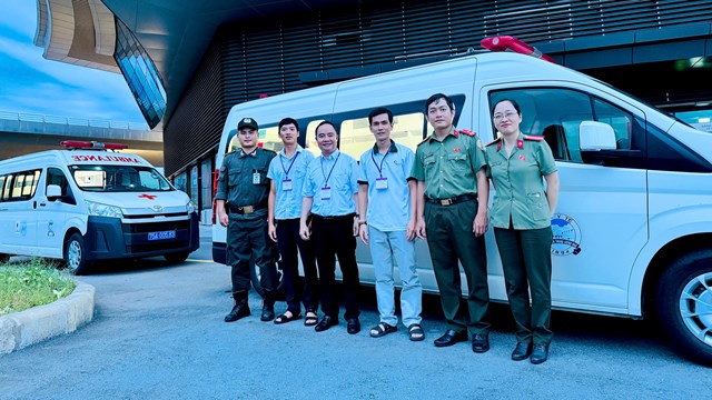 Lực lượng C&ocirc;ng an Ph&uacute; Thọ, H&agrave; Nội, Huế đ&atilde; hỗ trợ tối đa để quả tim được vận chuyển an to&agrave;n, kịp thời...