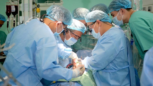 Ca gh&eacute;p được &ecirc;-k&iacute;p phẫu thuật thực hiện th&agrave;nh c&ocirc;ng