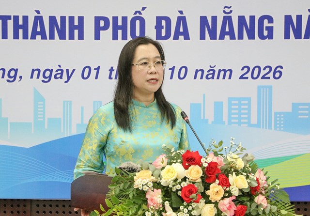 Ph&oacute; Gi&aacute;m đốc Sở Văn h&oacute;a, Thể thao v&agrave; Du lịch Nguyễn Thu Phương trao đổi về những điểm mới trong c&ocirc;ng t&aacute;c ph&aacute;t ng&ocirc;n, cung cấp th&ocirc;ng tin cho b&aacute;o ch&iacute;. Ảnh: T.T